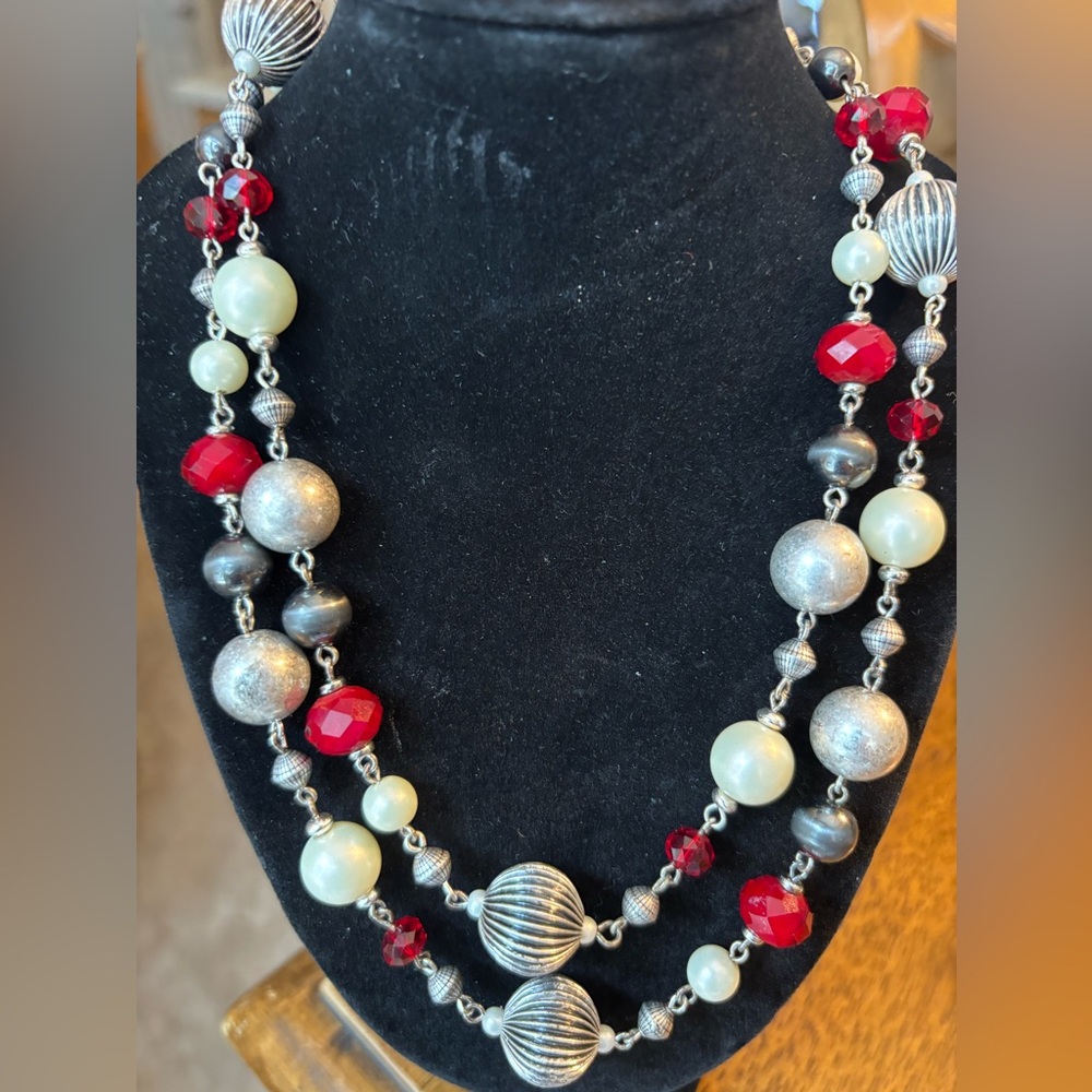 Vintage Premier pearl/silver/red bead necklace